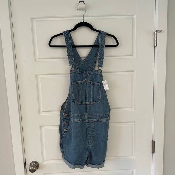 Old Navy Slouchy Straight Jean Short Overalls. Size M. - Picture 3 of 6